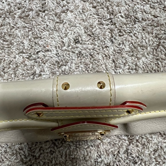 Louis Vuitton | Suhali Le Precieux White Pochette - Picture 4 of 11